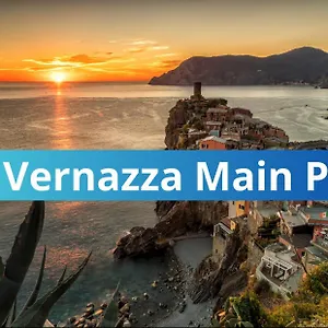The Main Plaza - & Guest house Vernazza